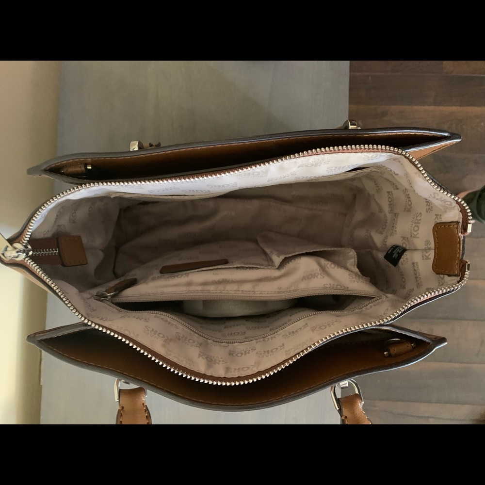 Michael Kors Handbag - Picture 4 of 7